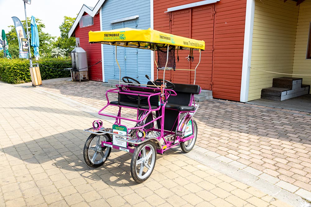 Tretmobil mindestens 2 Sitzplätze