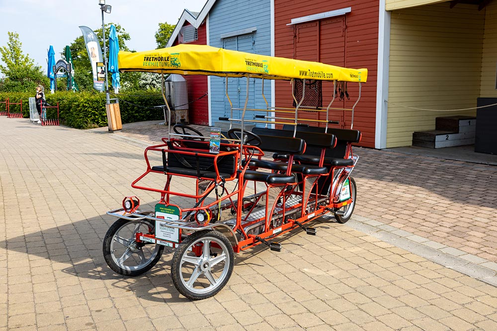 Tretmobil mindestens 6 Sitzplätze